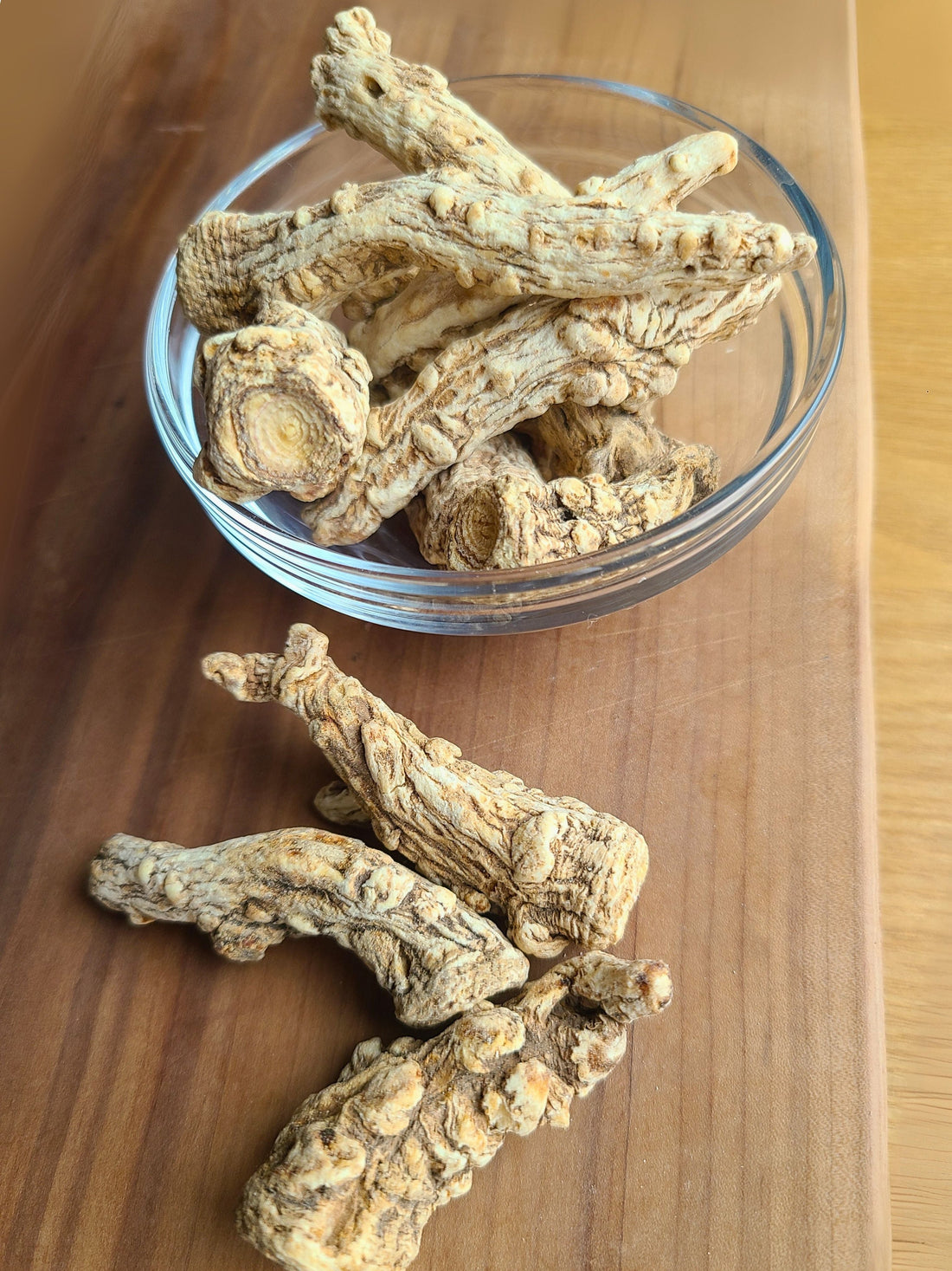 Angelica Root (Dang Gui): A Traditional Chinese Herb for Blood Nourishment & Everyday Wellness