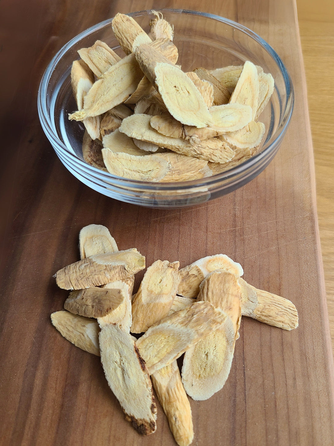 Astragalus (Huang Qi): A Traditional Chinese Herb for Energy, Blood Nourishment & Women's Wellness